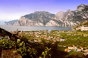 Torbole und der Gardasee von Nago aus